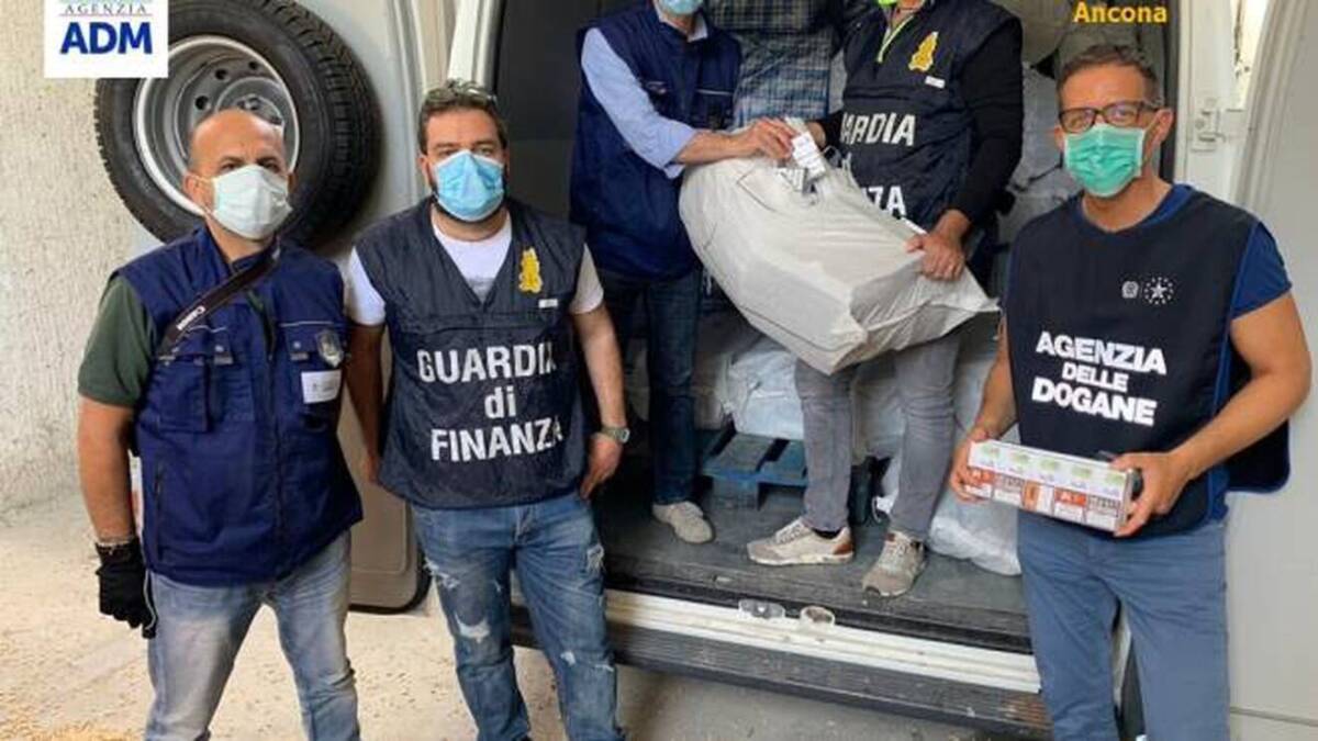 CONTRABBANDO: 4 ARRESTI E SEQUESTRO DI UNA TONNELLATA DI SIGARETTE