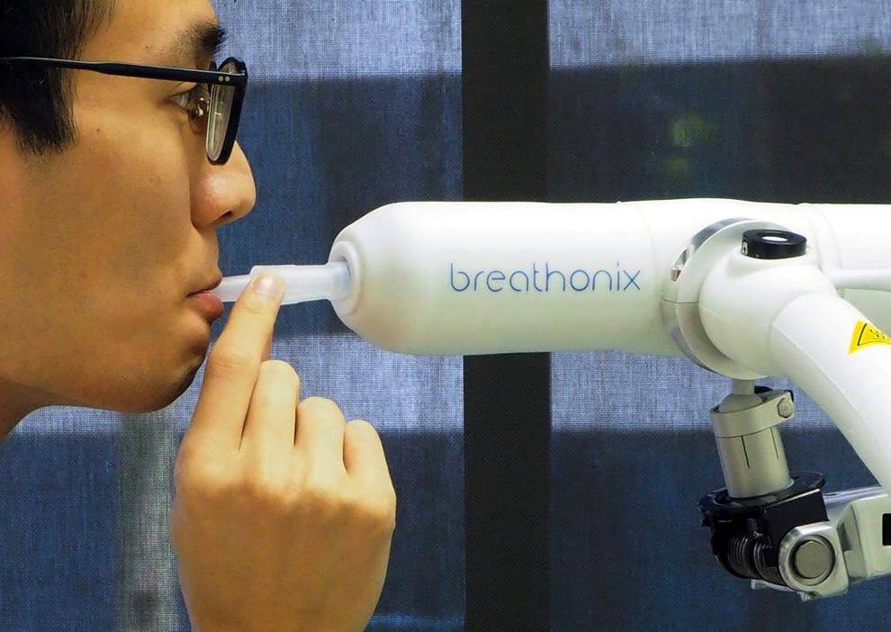 CORONAVIRUS: COVID BREATH TEST CON RISULTATI IN UN MINUTO APPROVATO IN VIA PROVVISORIA A SINGAPORE