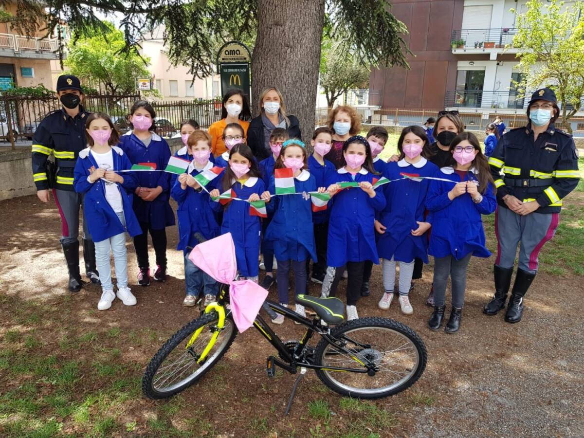 GIRO E “BICISCUOLA”, DUE SCUOLE PRIMARIE DELL’AQUILA PREMIATE DALLA STRADALE