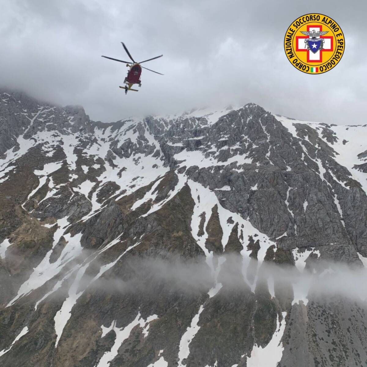 GRAN SASSO, PERDE I SENSI DOPO UN VOLO DI 8 METRI: RECUPERATO GIOVANE ALPINISTA