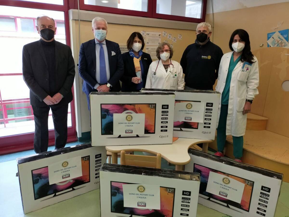 L’AQUILA, 5 TELEVISORI DONATI DAL ROTARY  CLUB AL REPARTO DI PEDIATRIA