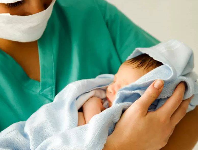 PESCARA: TARGA AL MERITO ALLE OSTETRICHE DELL’ OSPEDALE CIVILE