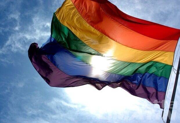 CHIETI, SVASTICA SU PANCHINA ARCOBALENO: “OFFESA ALL’UGUAGLIANZA”