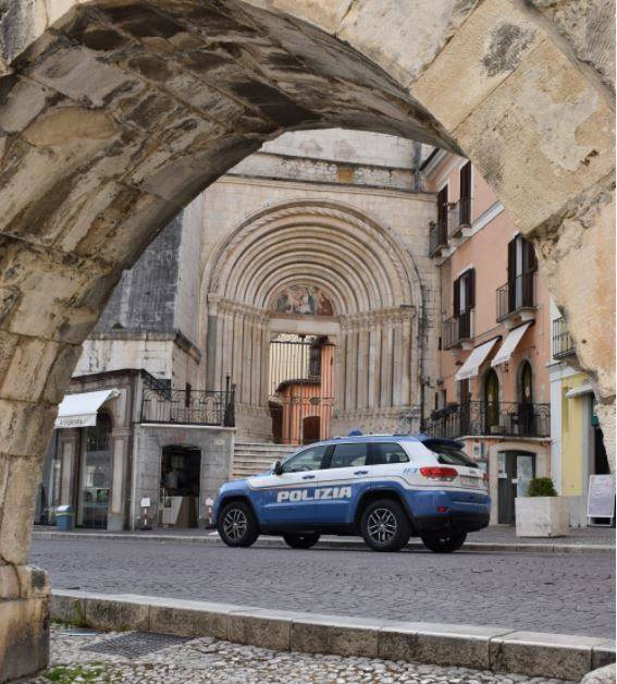 SULMONA, ANNI DI AGGRESSIONI NEI LOCALI: DASPO URBANO PER 26ENNE