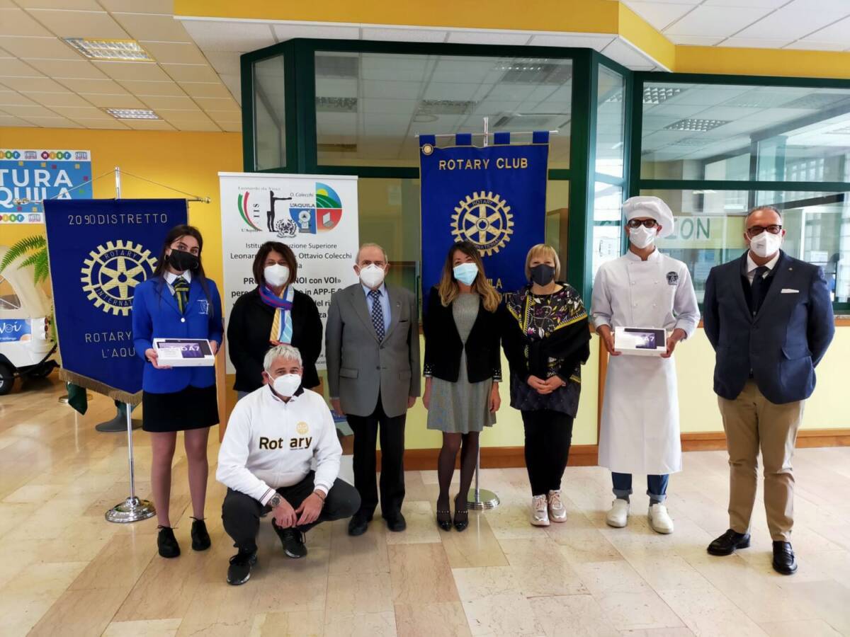L’AQUILA: IL DISTRETTO 2090 DEL ROTARY INTERNATIONAL DONA 15 TABLET ALL’ISTITUTO DA VINCI