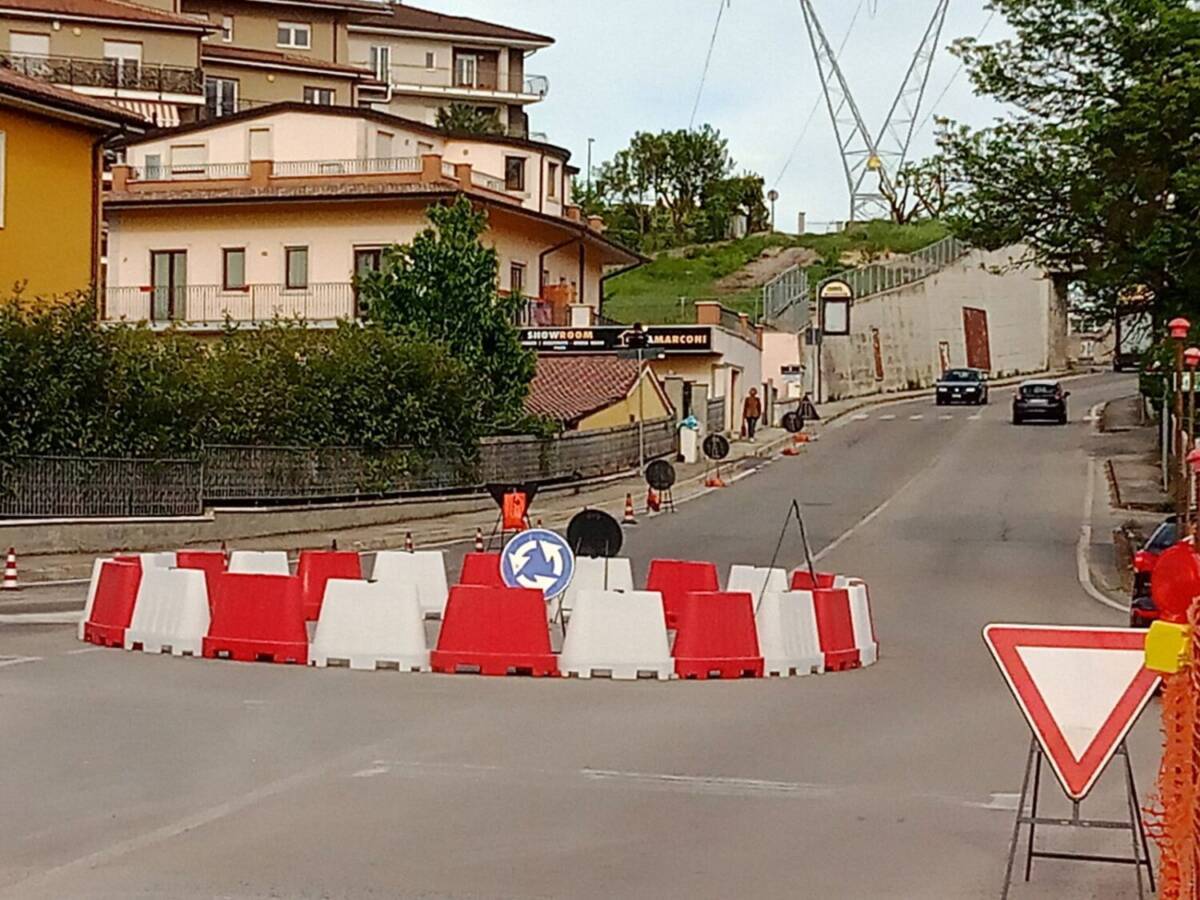 L’AQUILA, AL VIA LAVORI PER NUOVA ROTATORIA: SOSTITUIRA’ SEMAFORO DI VERDEAQUA