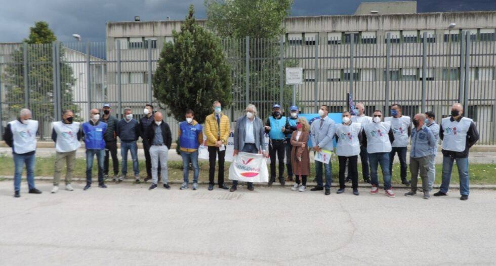 CARCERE SULMONA, SIT IN PER RICONOSCIMENTO DEI DIRITTI AL PERSONALE PENITENZIARIO