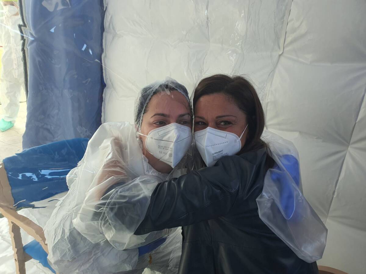 COVID: IN RSA PARERE DI GIULIANOVA INAUGURATA STANZA DEGLI ABBRACCI
