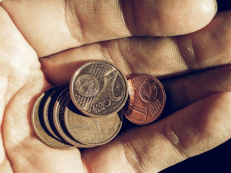 L’AQUILA, AL SUPERMERCATO NON ACCETTANO 1 E 2 CENTESIMI: CLIENTE CHIAMA LA GUARDIA DI FINANZA