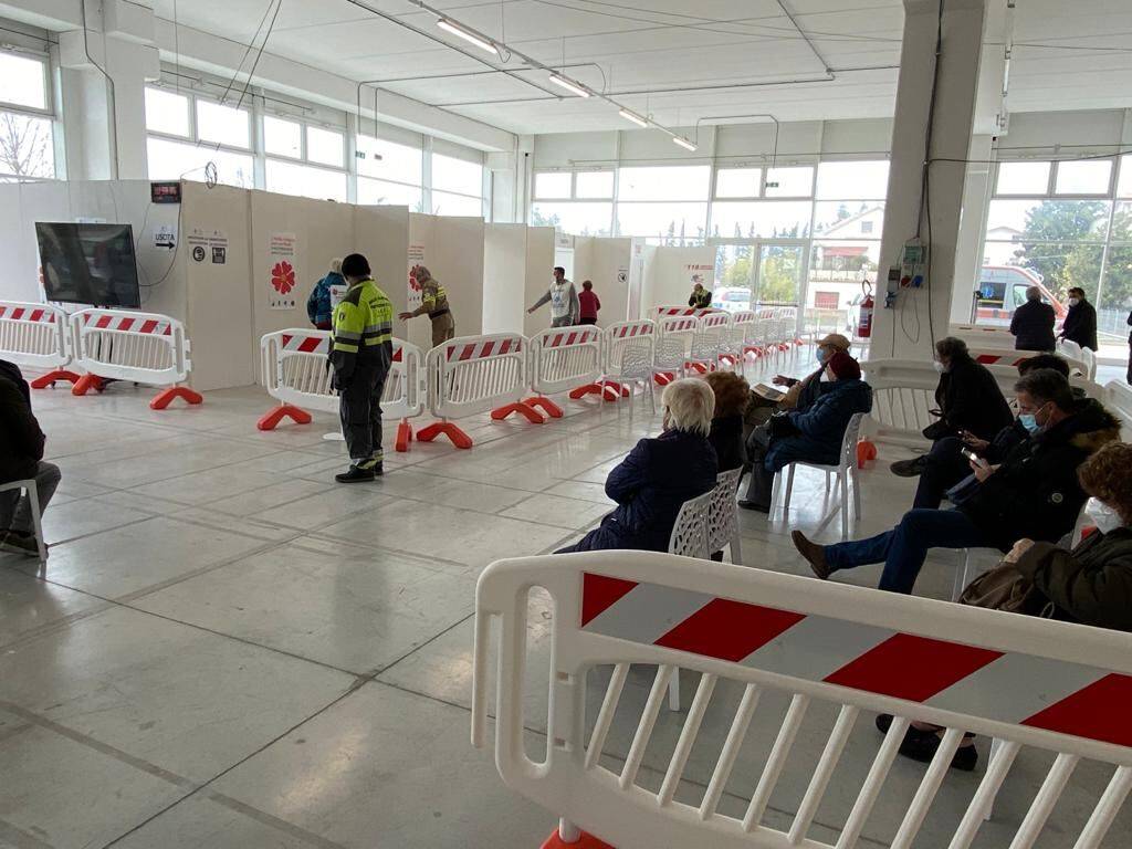 COVID: A PESCARA VACCINAZIONI APRONO A OVER 18