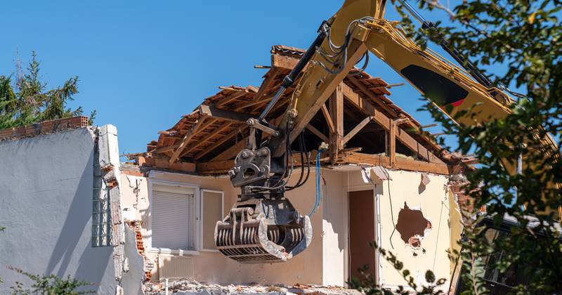 ABUSI EDILIZI: IN ABRUZZO ABBATTUTO SOLO 39% EDIFICI, SU 667 APPENA 8 ACQUISITI DA COMUNI