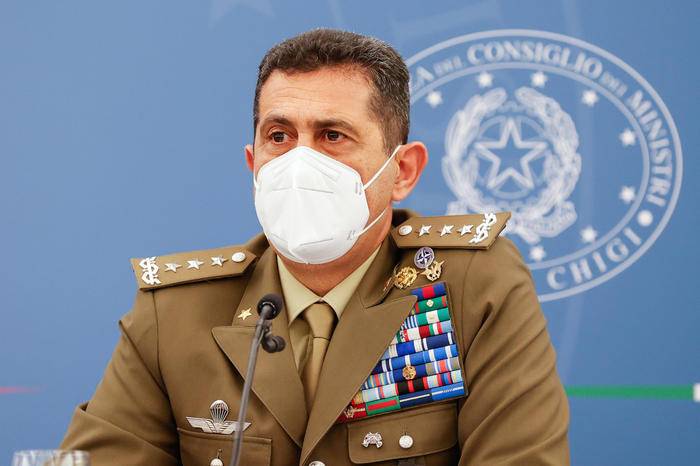 COVID, FIGLIUOLO A REGIONI: “PROCEDERE CON IMMEDIATEZZA SU TERZA DOSE”