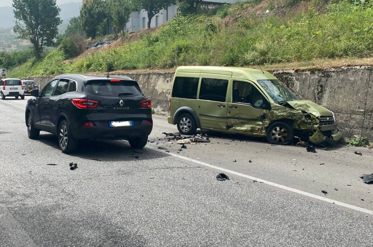 L’AQUILA, FRONTALE TRA DUE AUTO SULLA MAUSONIA: NESSUN FERITO GRAVE