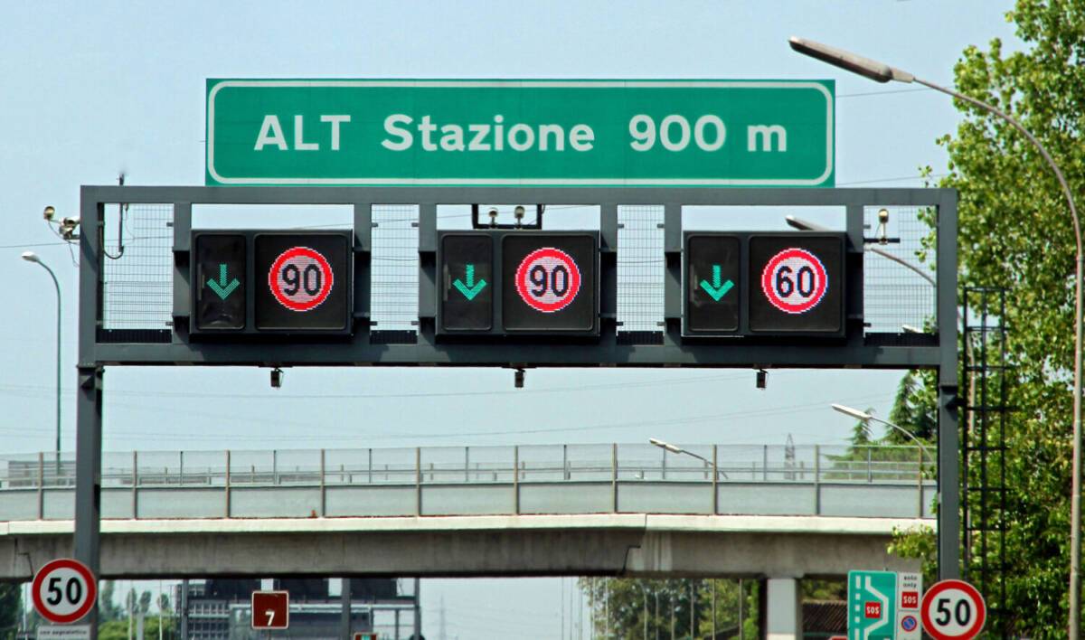 PEDAGGI A24-A25, SINDACI PROTESTANO AI CASELLI: “APPELLI INASCOLTATI, MINISTERO DIA RISPOSTE”