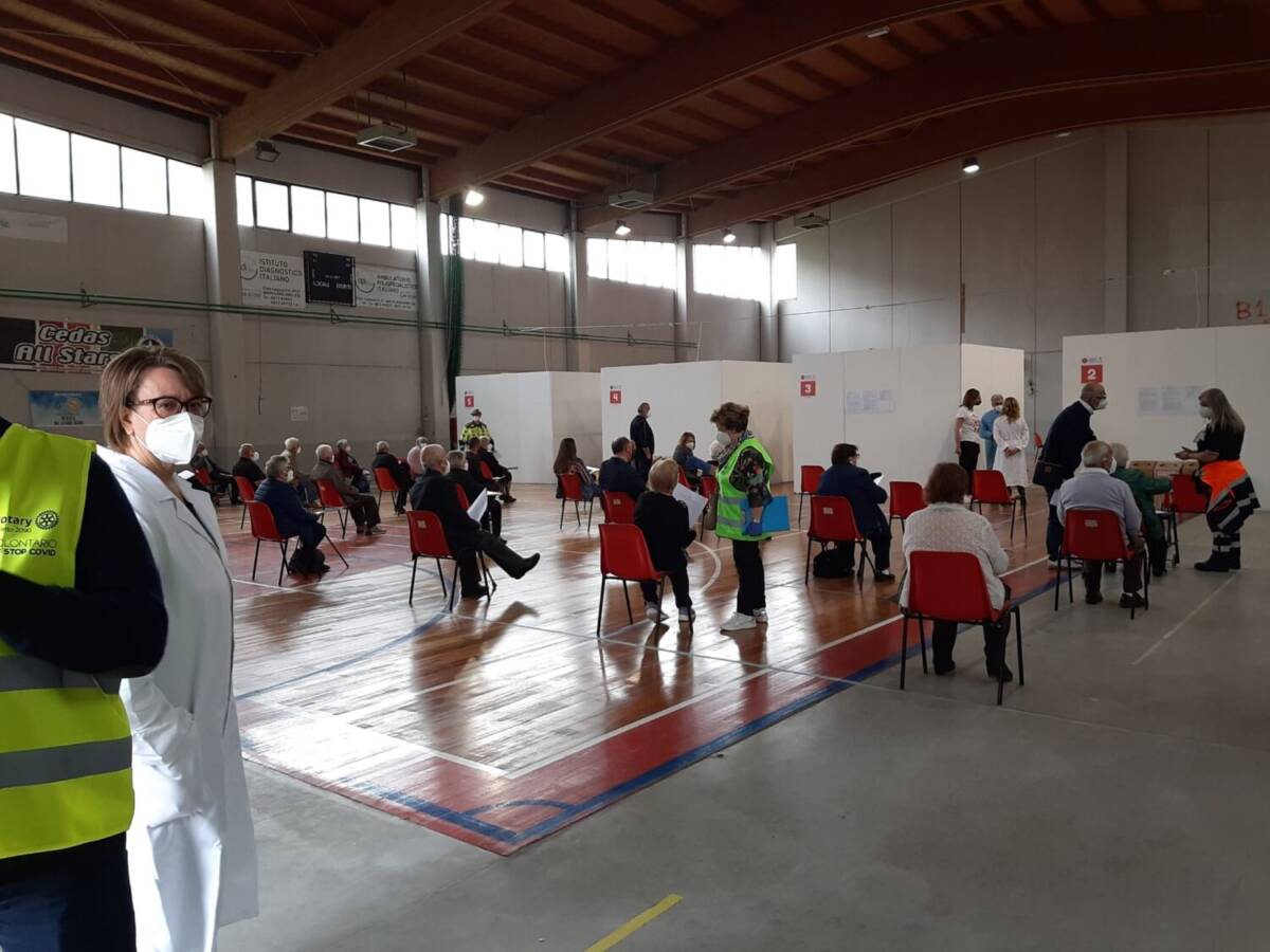 COVID, IN ABRUZZO 200 VOLONTARI AL GIORNO IMPEGNATI NEI CENTRI VACCINALI