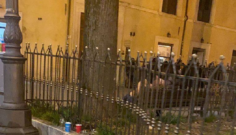 MOVIDA L’AQUILA: RESIDENTI CENTRO DIFFIDANO COMUNE, “BASTA RUMORE, PRONTI A CHIEDERE RISARCIMENTI!”