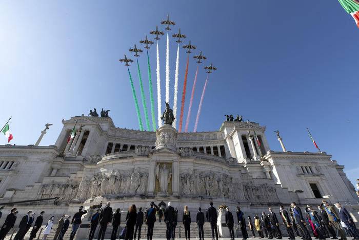 FESTA DELLA REPUBBLICA: MATTARELLA, “RIPARTENZA DIPENDE DA CONTRIBUTO DI TUTTI”