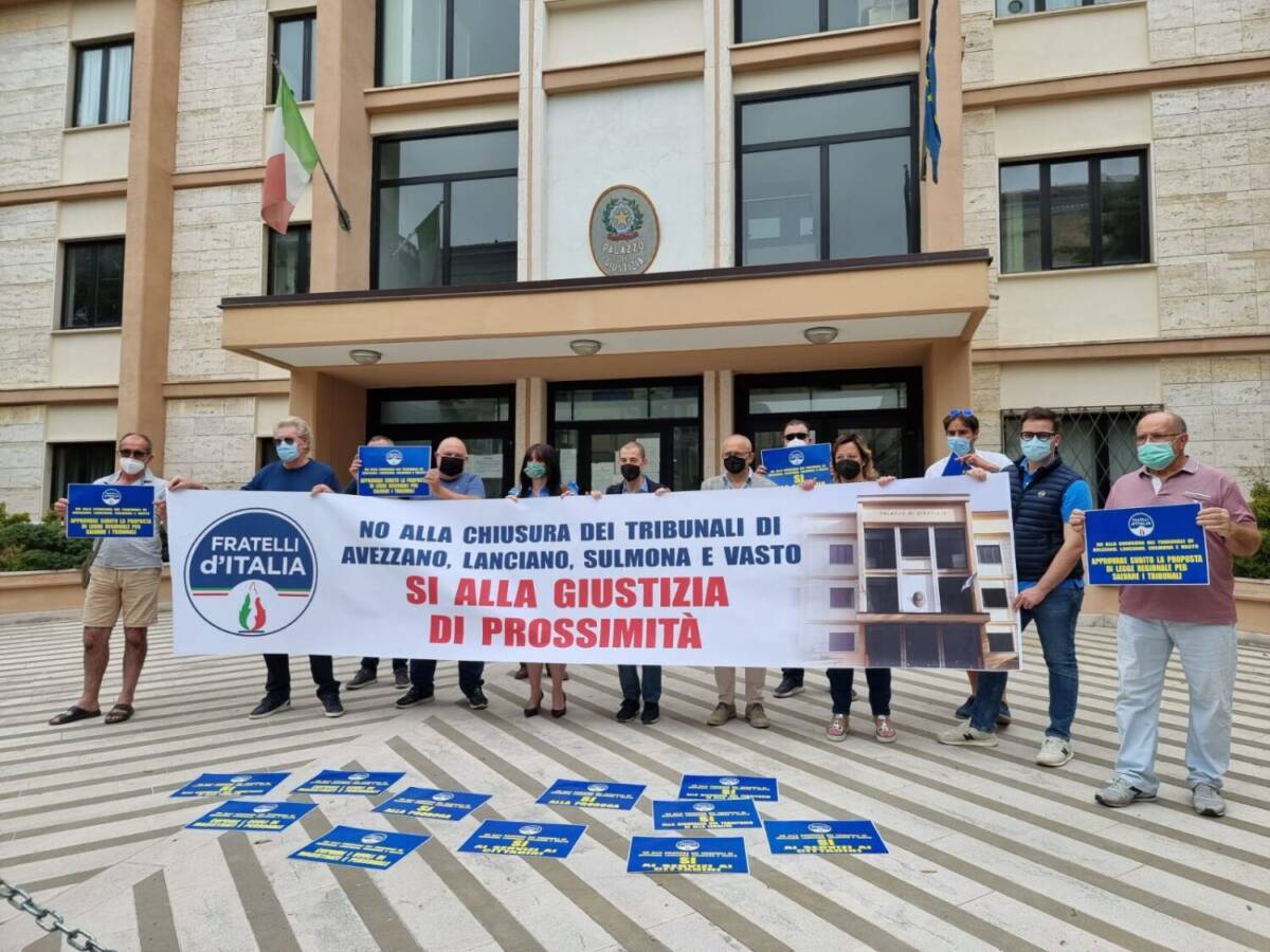 GIUSTIZIA, FLASH MOB DI FDI PER SALVARE TRIBUNALI LANCIANO, VASTO, SULMONA, AVEZZANO