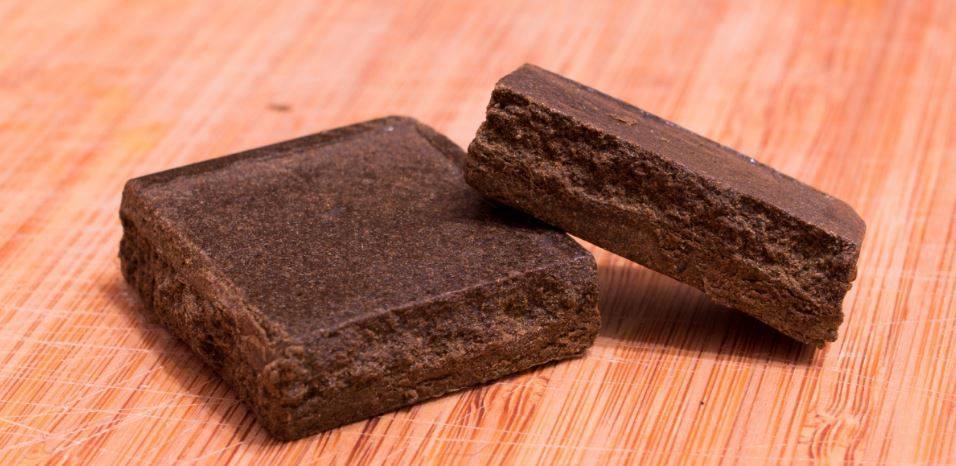 PESCARA: 2 CHILI DI HASHISH E MARIJUANA IN CASA, ARRESTATA 27ENNE