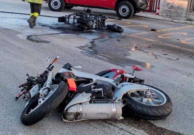MARTINSICURO: TRAGICO SCONTRO TRA MOTO E SCOOTER, PERDONO LA VITA 38ENNE E 27ENNE
