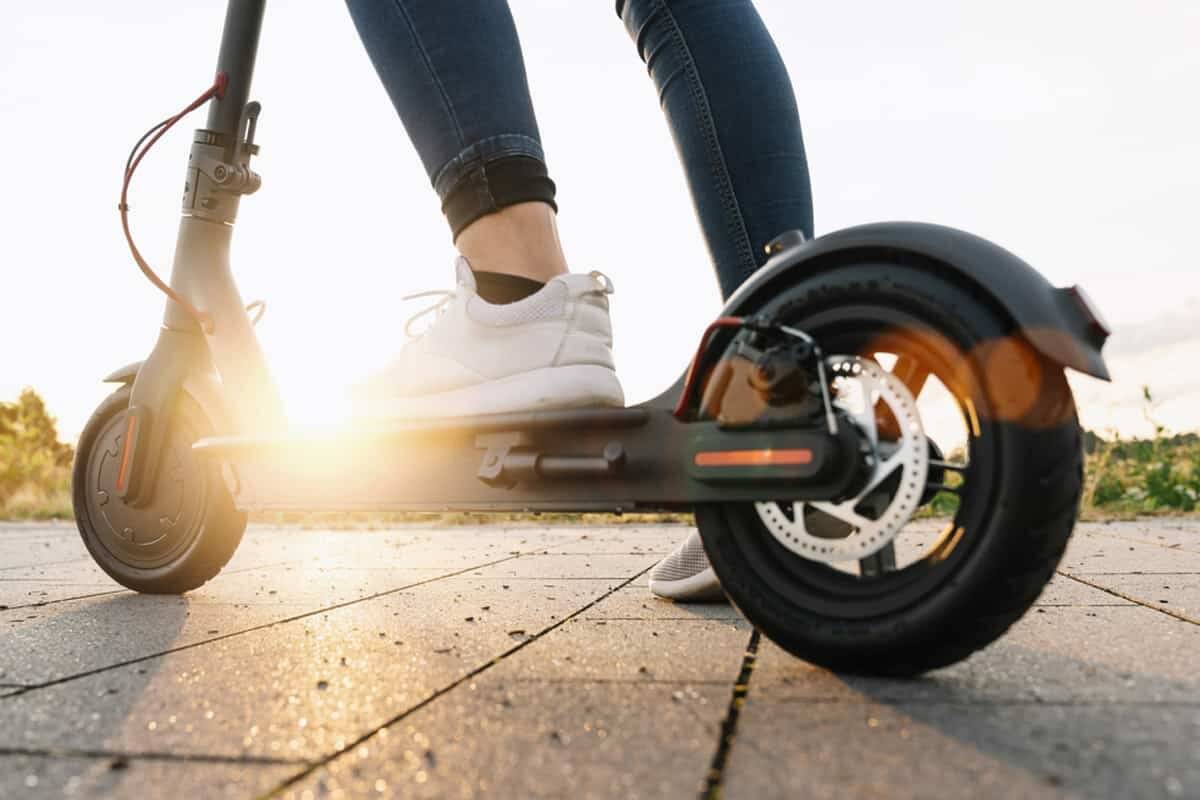 L’AQUILA, MONOPATTINI ELETTRICI: VIA LIBERA A DOCUMENTO PER SICUREZZA E LINEE GUIDA NOLEGGIO