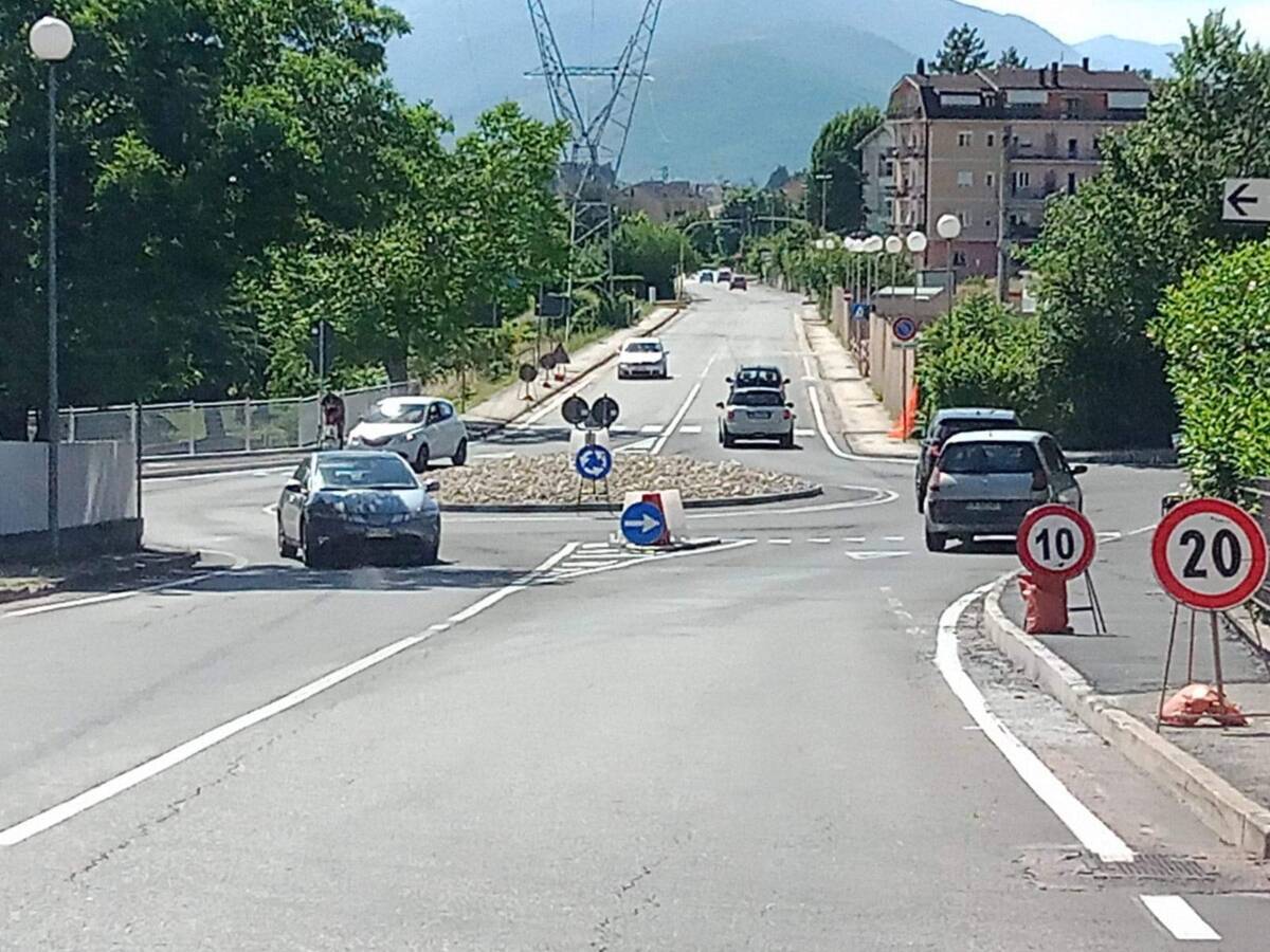 L’AQUILA, TERMINATI LAVORI: NUOVA ROTATORIA AL POSTO DEL SEMAFORO DI VERDEAQUA