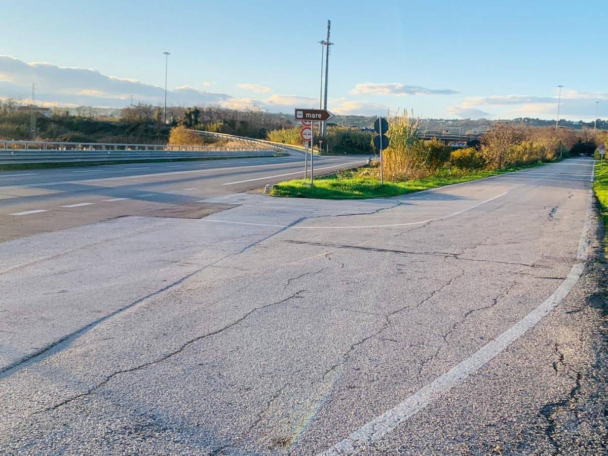 FOSSACESIA, ROTATORIA SULLO SVINCOLO STATALE 16-FONDOVALLE SANGRO: L’ANAS CONSEGNA I LAVORI