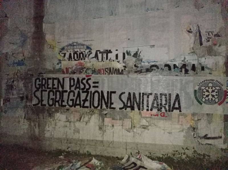 GREEN PASS, STRISCIONI DI CASAPOUND IN TUTTA ITALIA: “SCELTA FOLLE. E’ SEGREGAZIONE SANITARIA”