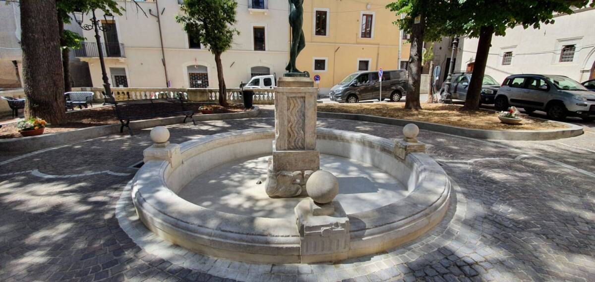 L’AQUILA, DECORO URBANO: RIPULITA FONTANA DI PIAZZA IX MARTIRI