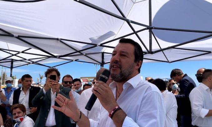 COVID, SALVINI: “NO A CHIUSURA DISCOTECHE, RIAPRIRE IN SICUREZZA”
