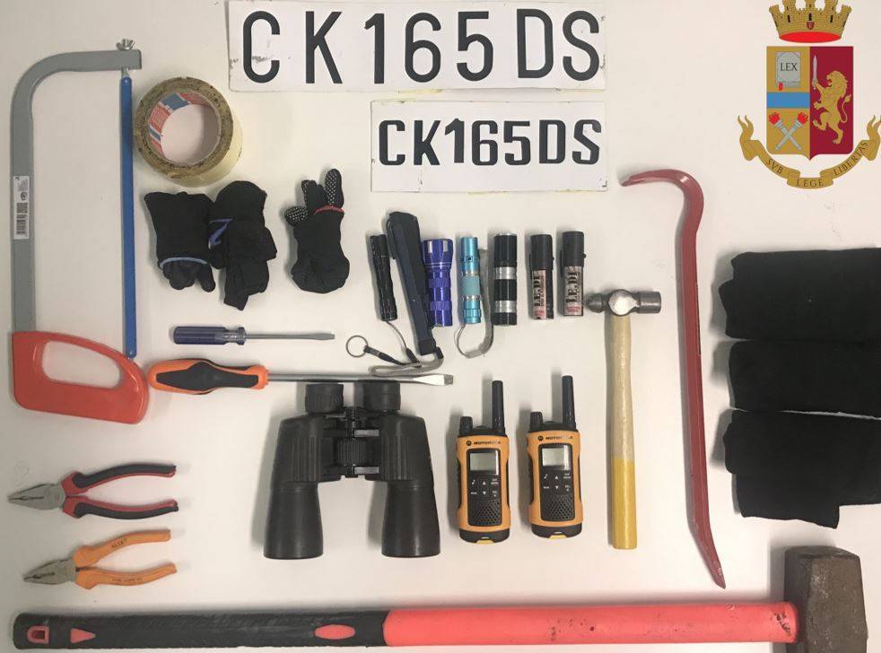 GIULIANOVA: SGOMINATA BANDA SPECIALIZZATA IN FURTI IN ABITAZIONE, 4 ARRESTI IN FLAGRANZA DI REATO