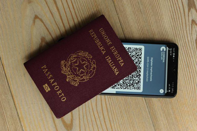 COVID: GREEN PASS AL VIA, COME RICHIEDERLO, LE REGOLE IN ITALIA