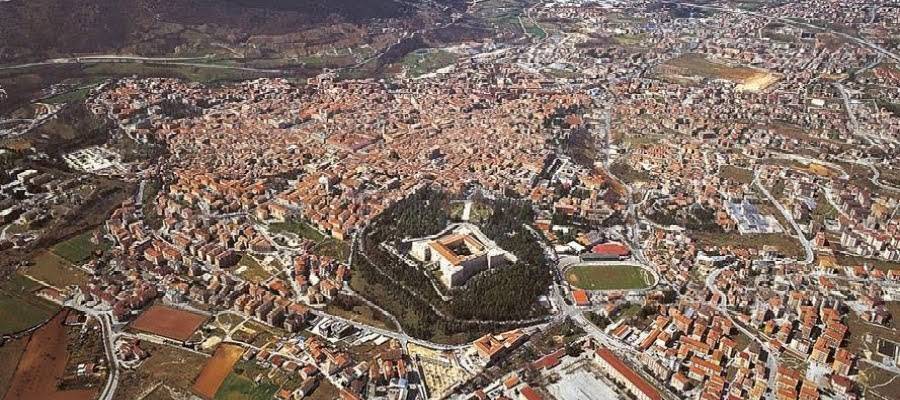 STRANIERI E ROMANI COMPRANO CASA A L’AQUILA, CRESCONO INVESTIMENTI IN CENTRO STORICO