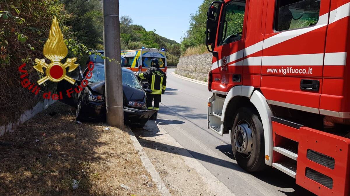 PESCARA, CON L’AUTO CONTRO UN PILONE: DUE FERITI