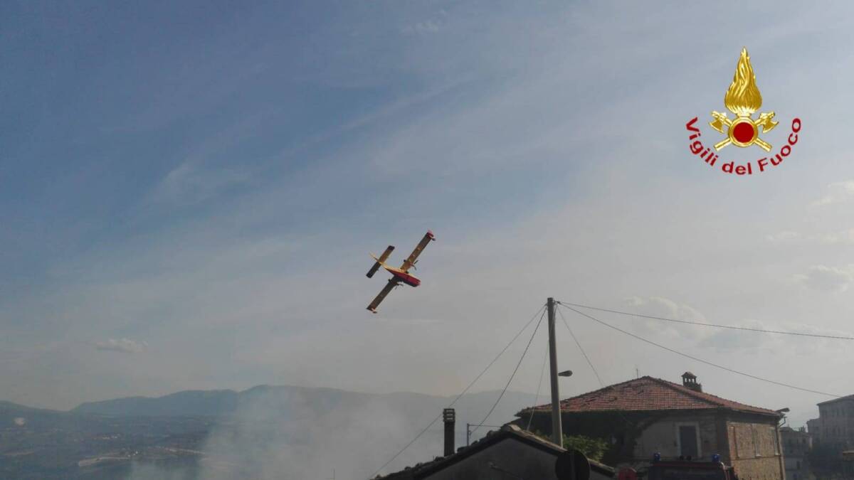 VASTO INCENDIO A ROSCIANO, EVACUATE CASE