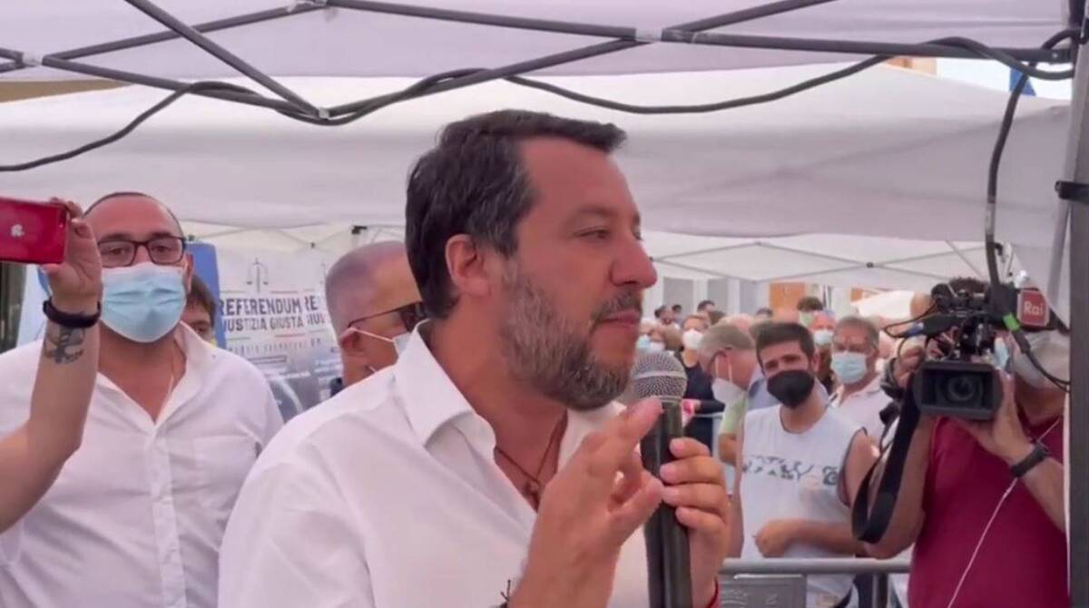 SALVINI A L’AQUILA: “CI TENEVO AD APRIRE QUI LA CAMPAGNA DI FIRME”