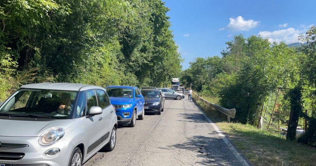 INCIDENTE SULLA A24: LUNGHE CODE E ORE DI ATTESA TRA CASTEL MADAMA E VICOVARO IN DIREZIONE TERAMO
