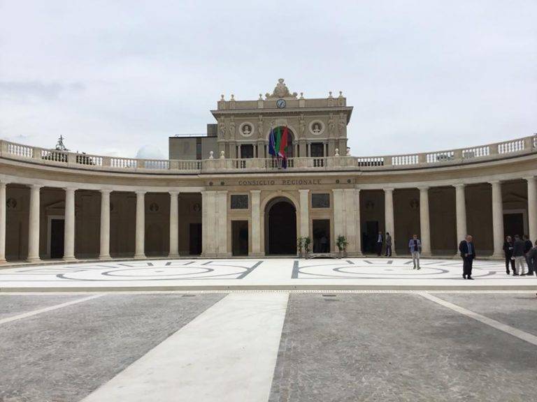 NO CENTRODESTRA A RISOLUZIONE SCIOGLIMENTO FN, ESPLODE POLEMICA IN REGIONE ABRUZZO