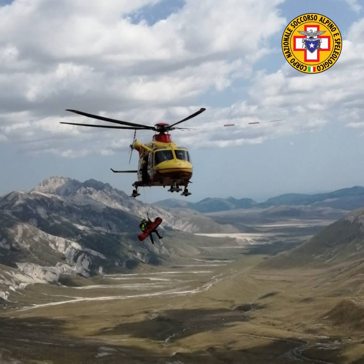 GRAN SASSO: SOCCORSI DUE ESCURSIONISTI FERITI DA MASSI, E 52ENNE COLPITO DA INFARTO