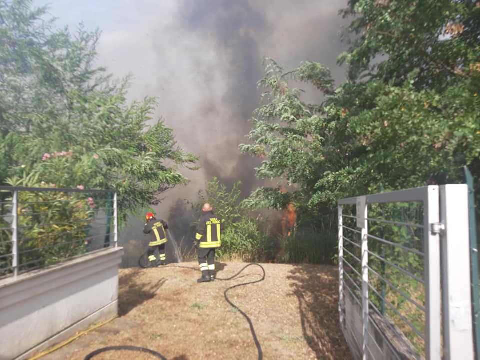 INCENDI ABRUZZO: A ORTONA ALLESTITO CENTRO EMERGENZA PER ACCOGLIERE I CITTADINI