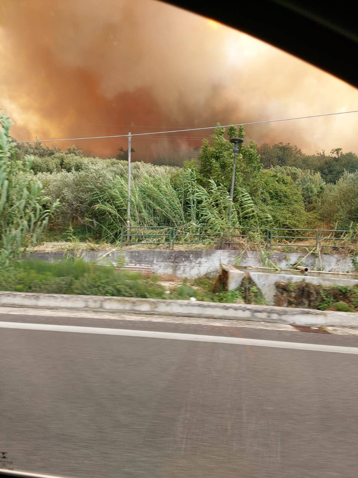 INCENDI ABRUZZO: ROGO SULLA COSTA A VALLEVO’, TRA ROCCA SAN GIOVANNI E SAN VITO