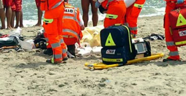 PINETO, MALORE IN SPIAGGIA: MUORE TURISTA DI 83 ANNI