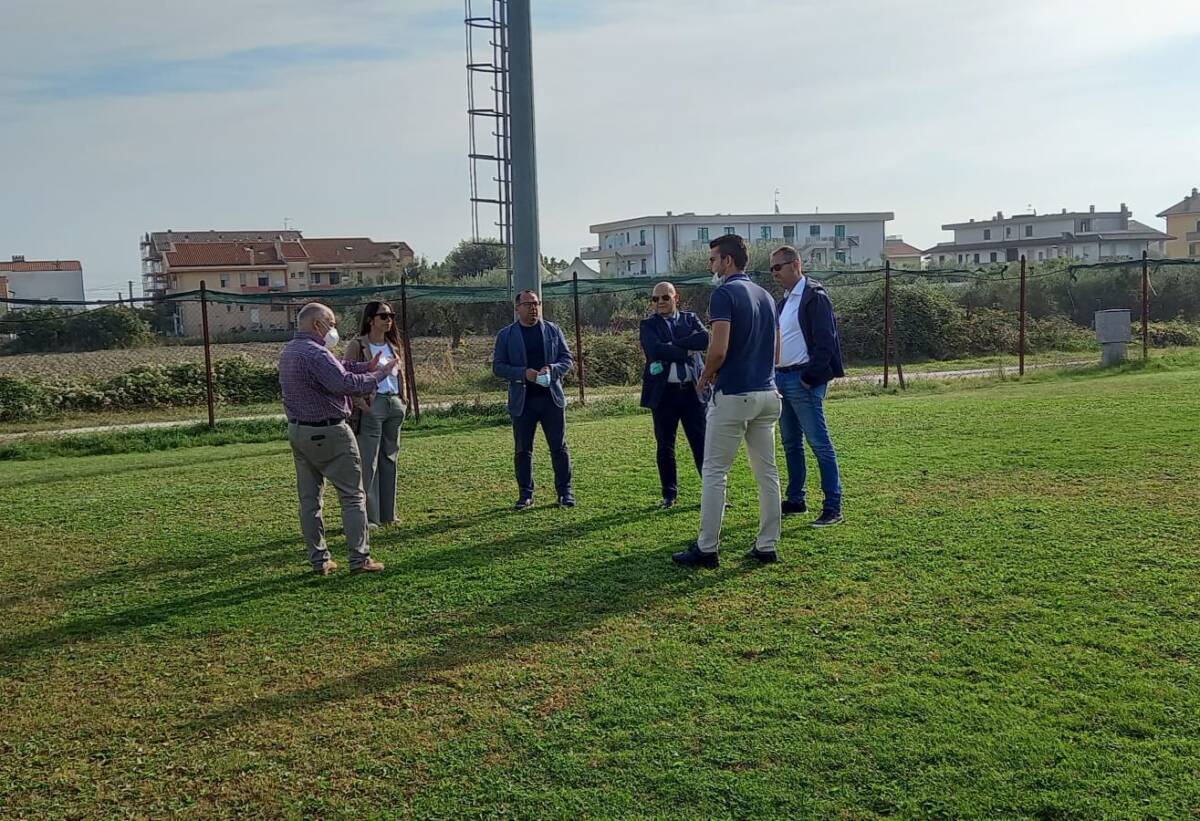 PINETO, CONSEGNATI LAVORI PER CAMPO DA CALCIO DI SCERNE
