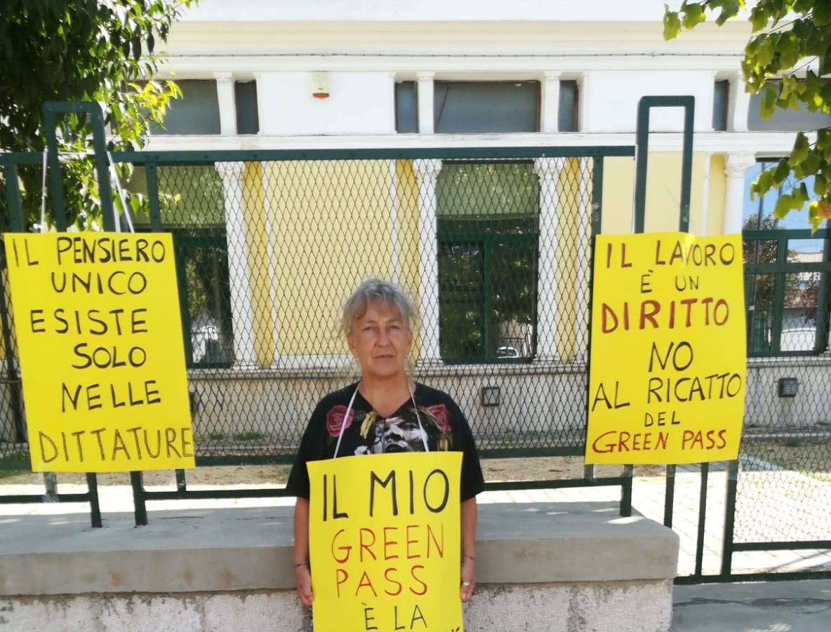 NO GREEN PASS, MAESTRA SULMONESE PROSEGUE SCIOPERO DELLA FAME: “PORTERO’ MIA PROTESTA A ROMA”