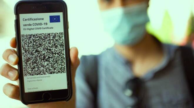 REGIONI A GOVERNO: “MODIFICHE A SISTEMA GREEN PASS CON TAMPONE O RISCHIO CAOS”