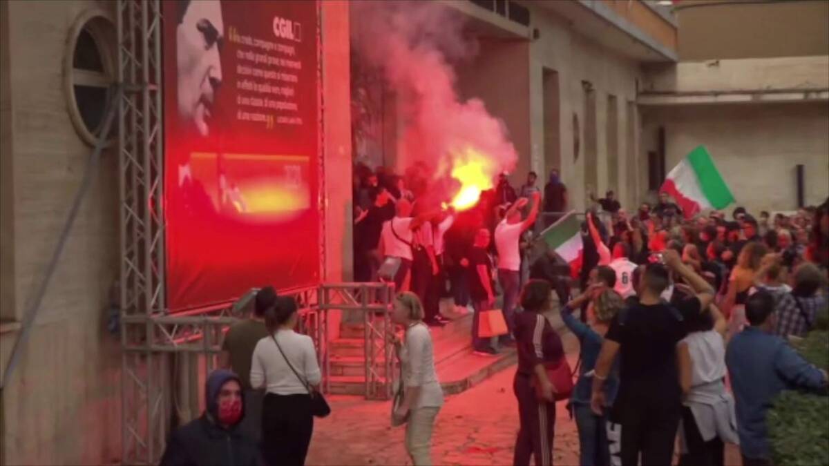 GREEN PASS, E’ SCONTRO IN ABRUZZO: “MARSILIO ANNULLI INCONTRO”, “PARLO CON NON VIOLENTI”