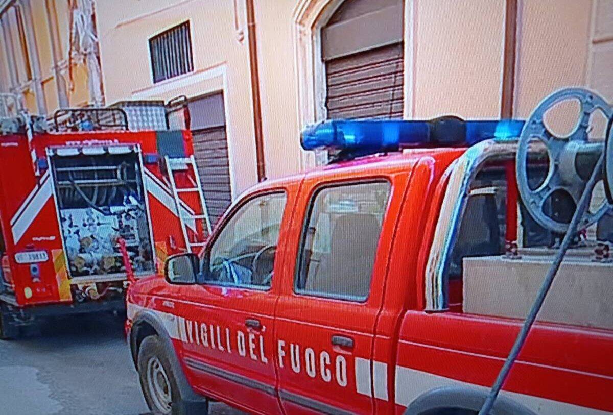 L’AQUILA, INCENDIO NEL PALAZZO ARCIVESCOVILE IN VIA ROIO, DANNEGGIATO CORO LIGNEO