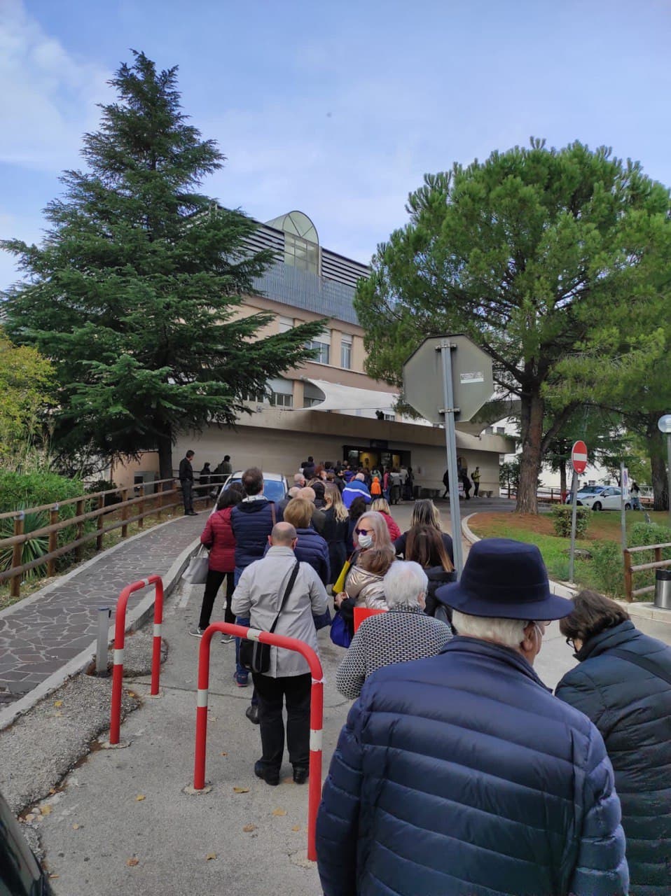 OSPEDALE CHIETI, MARCOZZI: “CONTINUANO LE FILE CHILOMETRICHE ALL’INGRESSO, SITUAZIONE INDEGNA”