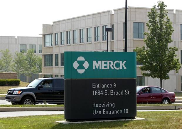 UNA PILLOLA CONTRO IL COVID, RIDUCE I RICOVERI E I DECESSI: MERCK PRONTA A CHIEDERE AUTORIZZAZIONE