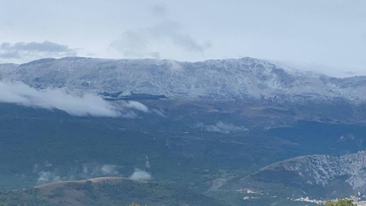 METEO, IN ABRUZZO PRIMA NEVE SOPRA I MILLE METRI: SPOLVERATA SUL SIRENTE-VELINO
